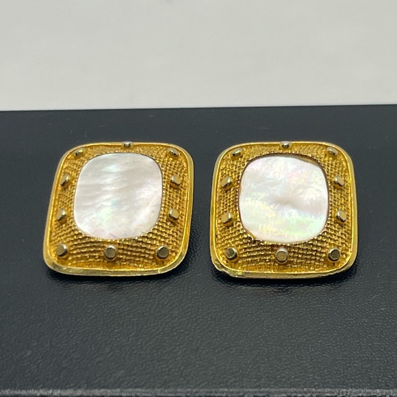 Rousseau signed vintage gold tone rectangle mother of pearl clip on earrings - Picture 2 of 13